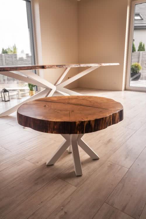 stolik kawowy z plastra drewna.jpeg