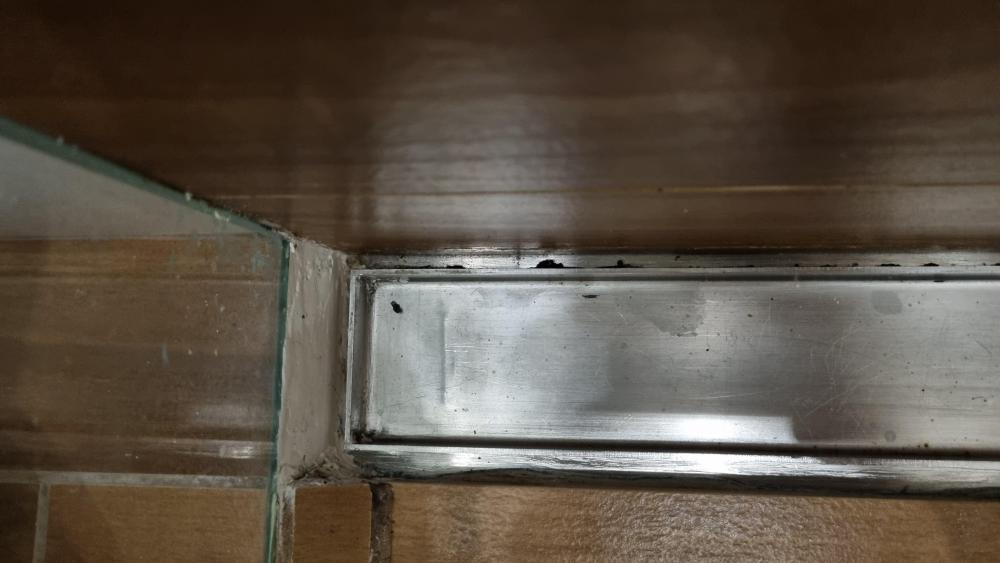 Lewa ścianka po szpachlowaniu.jpg