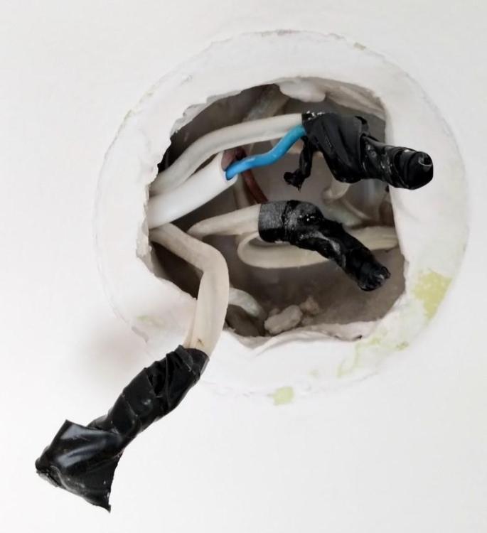 Sypialnia - puszka przy drzwiach - wnętrze.jpg