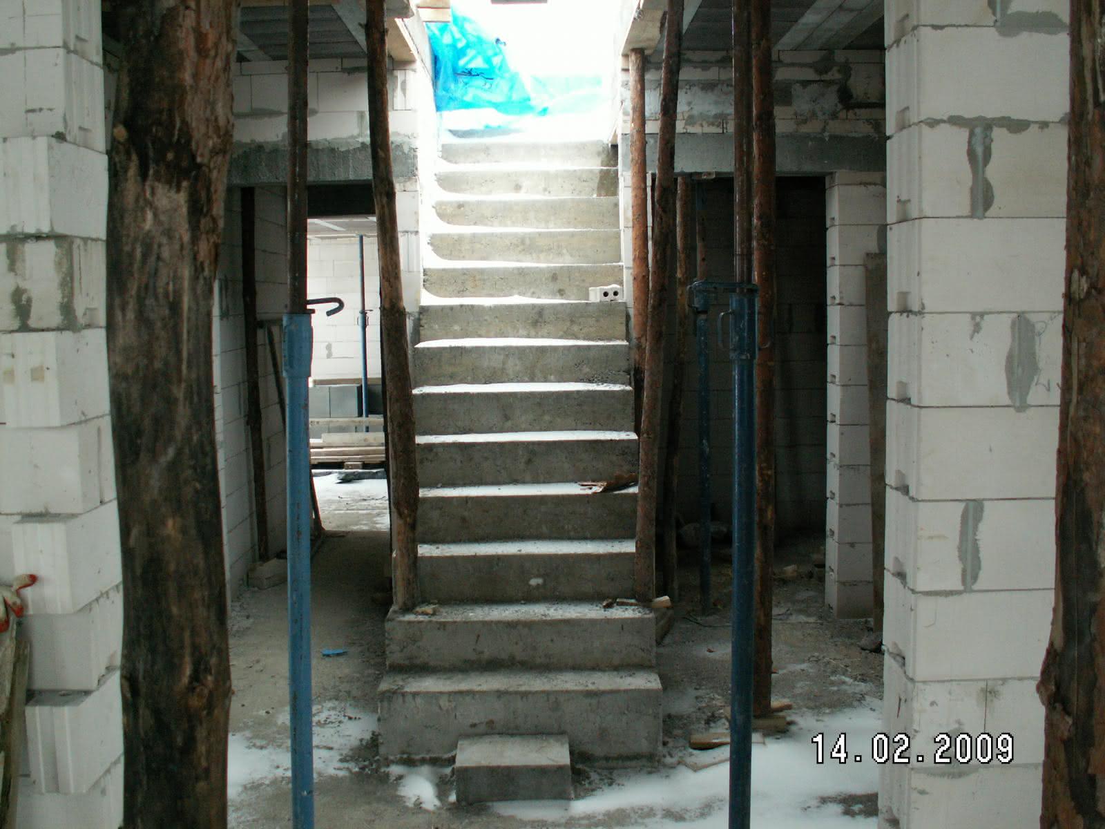 schody po wylaniu (widok z salonu)