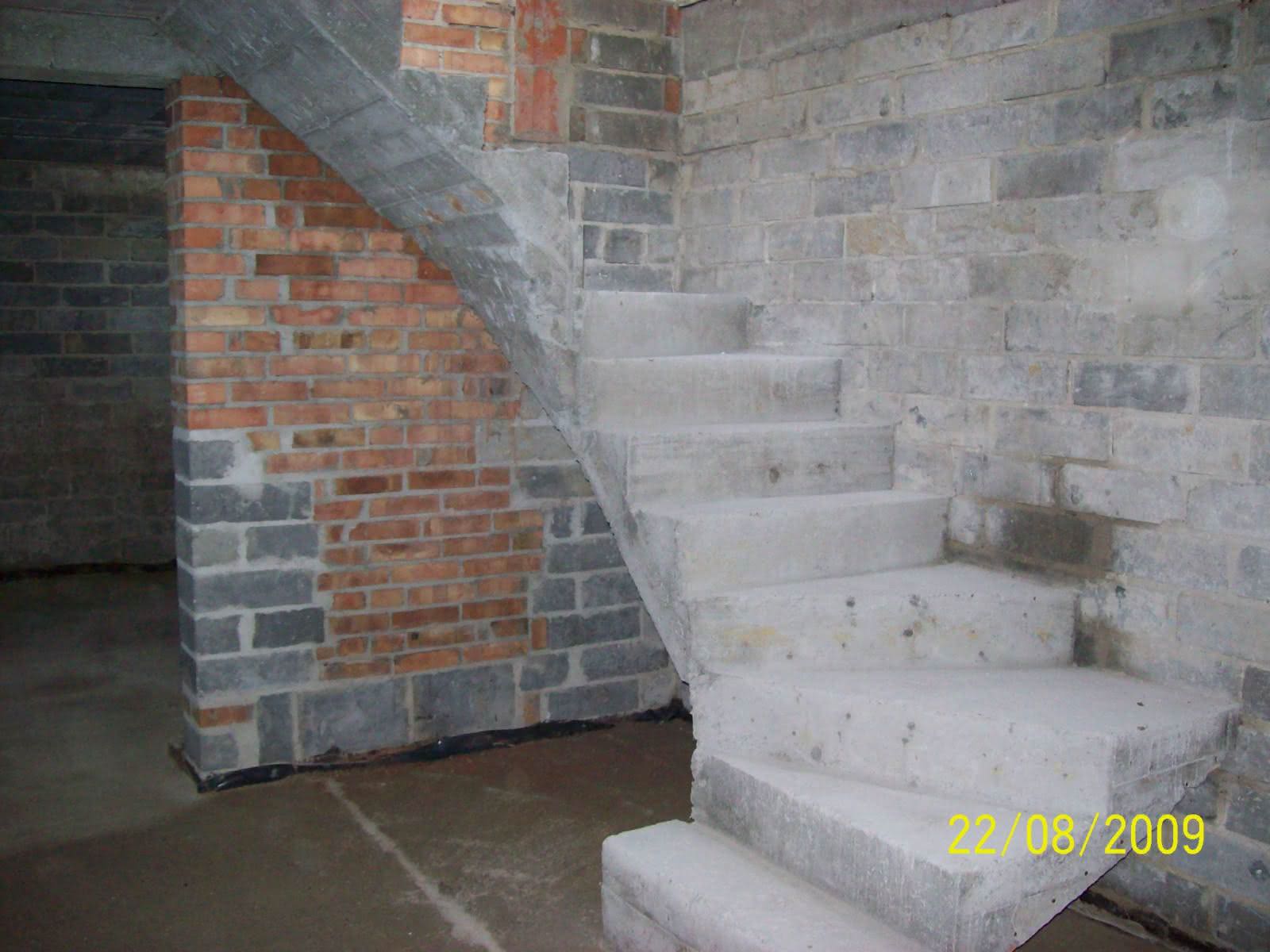 schody do piwnicy