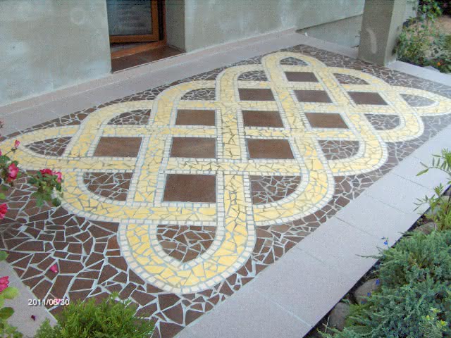 Mozaika z ceramiki na tarasie 3